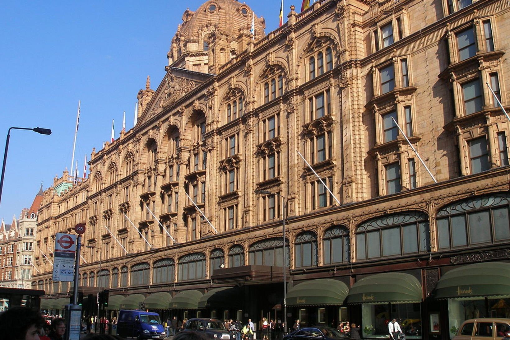 Harrods er ein þekktasta verslun Lundúna og víða um heim.