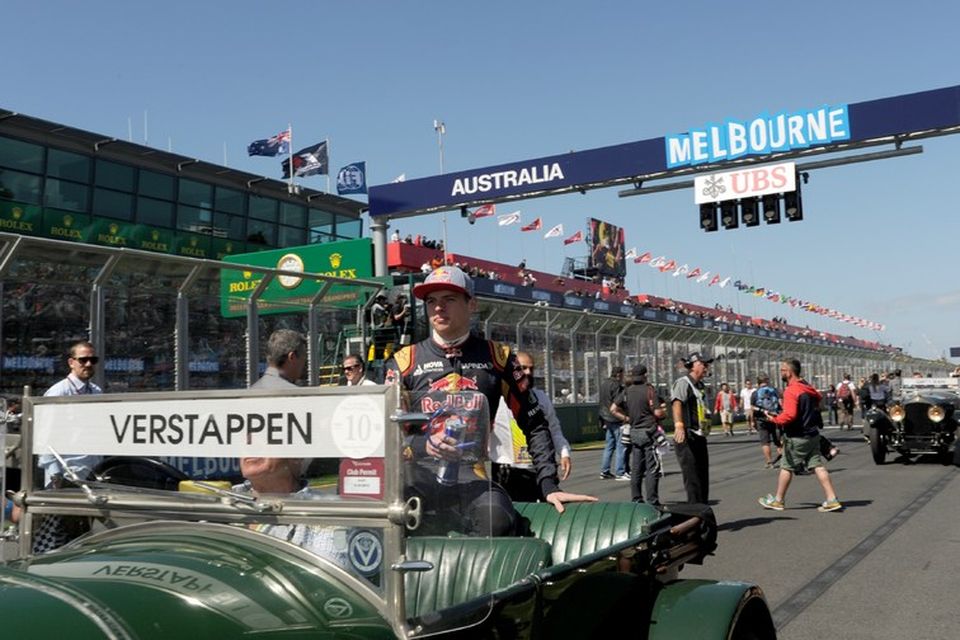 Max Verstappen á heiðurshring ökumanna fyrir kappaksturinn í Melbourne, fyrsta móts ársins.