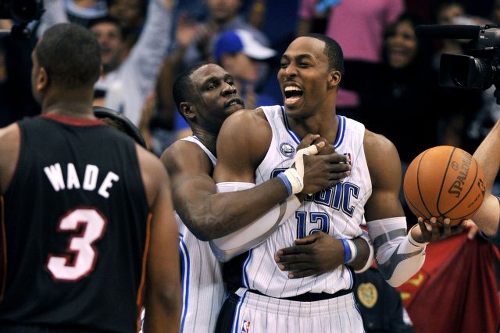 Mickael Pietrus og Dwight Howard fagna sigri Orlando á Miami …