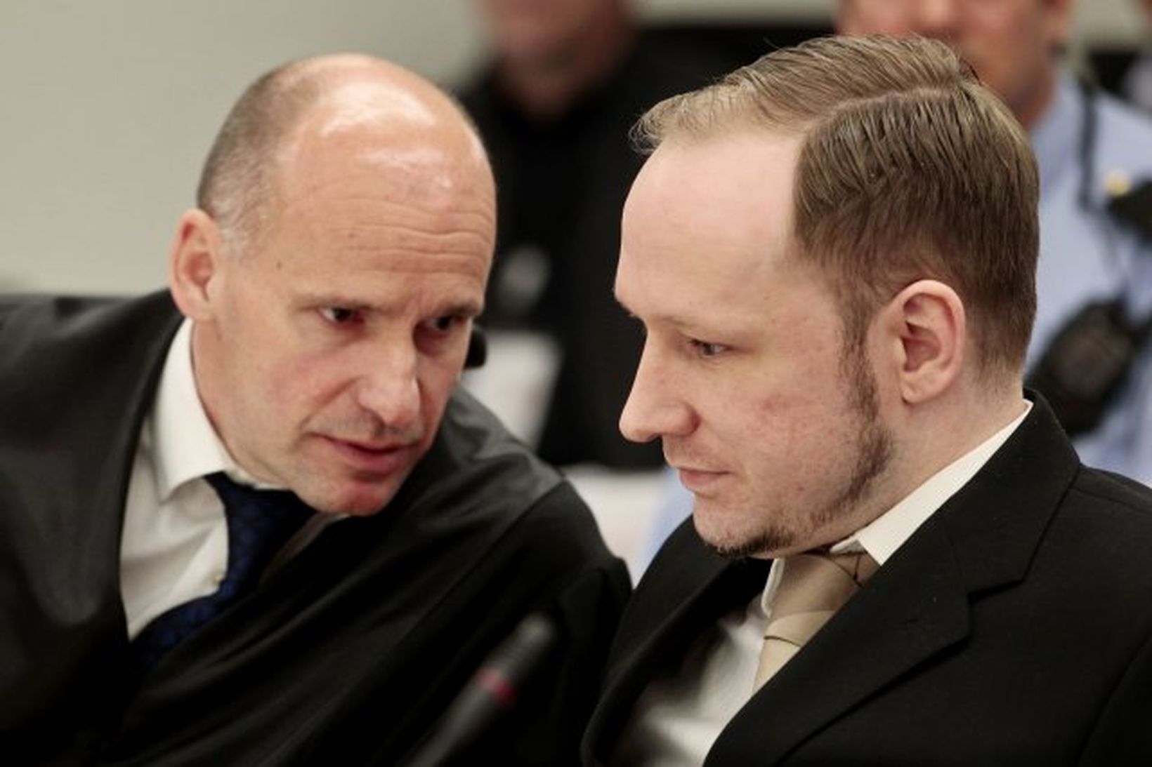 Geir Lippestad ásamt fjöldamorðingjanum Anders Behring Breivik.