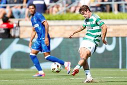 Matt O'Riley í æfingaleik með Glasgow Celtic í sumar.