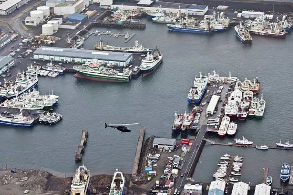 Í byrjun júní sigldi mestallur skipafloti landsins til hafnar og sjómenn og útgerðarmenn fjölmenntu á …