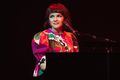 Heillandi Norah Jones bræddi áhorfendur sína í Eldborg með seiðandi og fallegri rödd sinni og fágaðri framkomu.