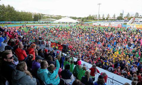 Mikil stemning við setningu Símamótsins