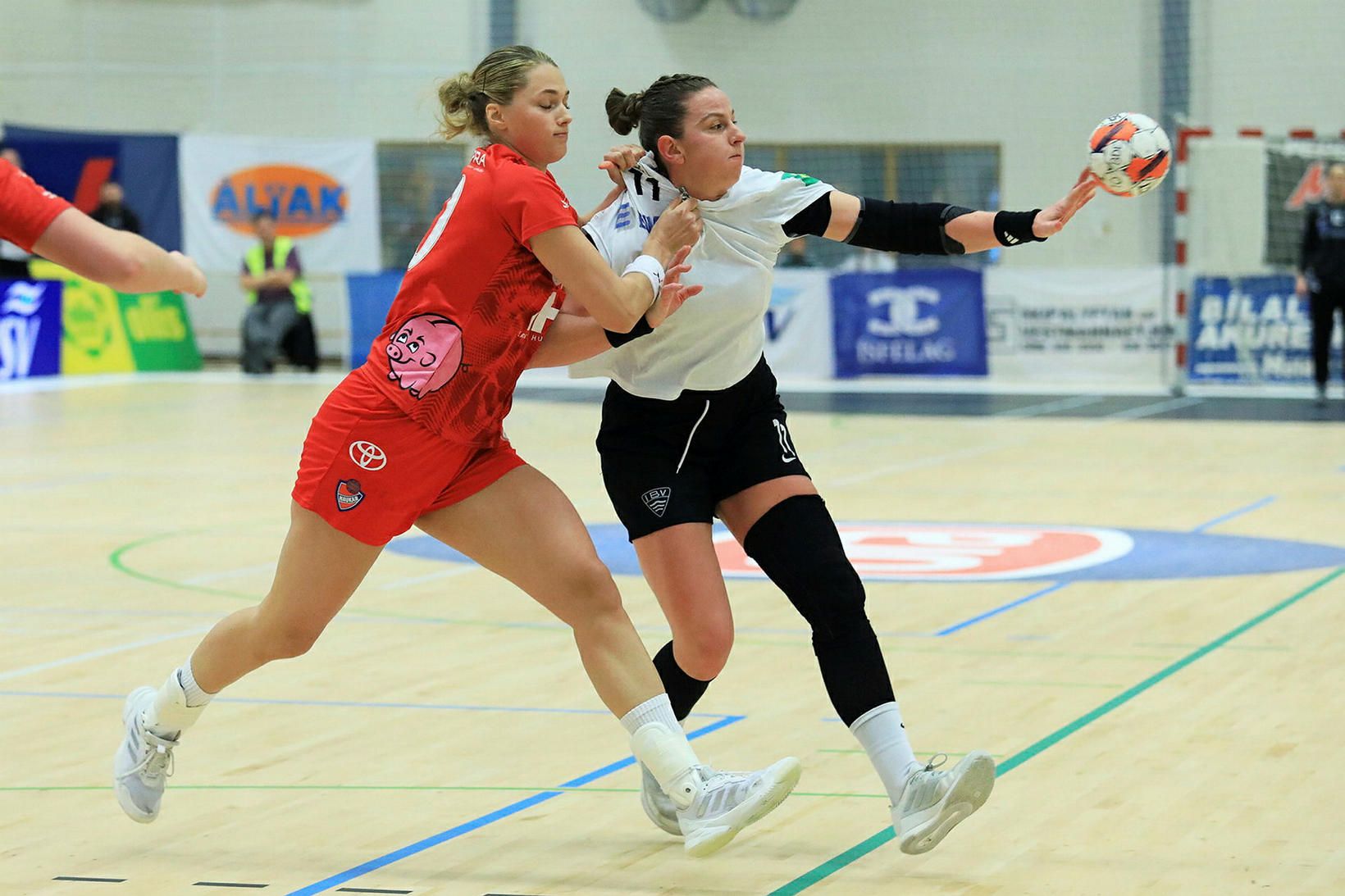 ÍBV – Haukar kl. 18.30, bein lýsing