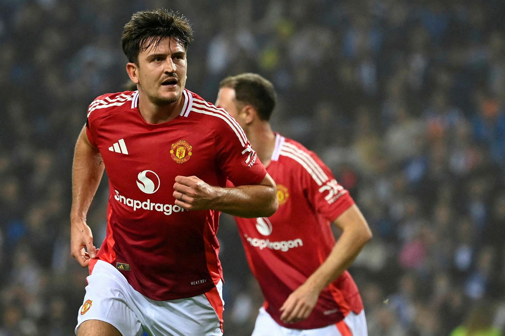 Harry Maguire fagnar marki í leik gegn Porto í síðustu …