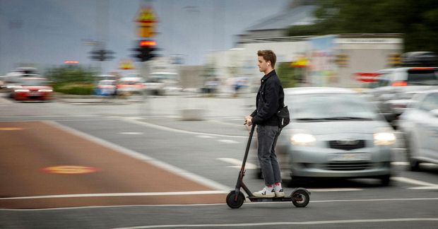 Hjólateljararnir telja rafmagnshlaupahjól sem gangandi vegfarendur vegna þess að það er svo stutt á milli …