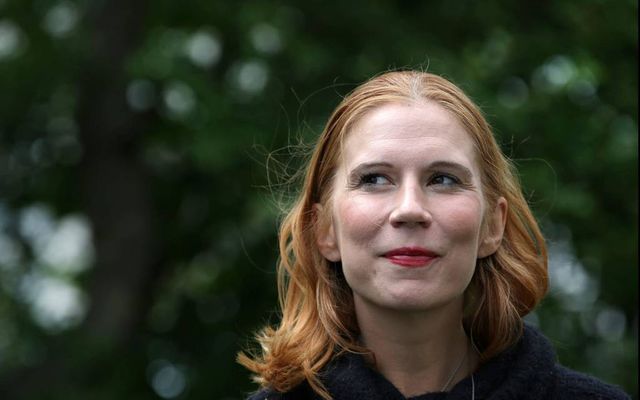 „Það gengur næstum allt upp í þessari hlýlegu en dramatísku þorpssögu,“ skrifar rýnir.