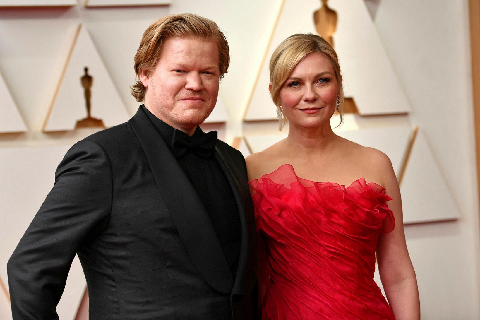 Jesse Plemons og Kristen Dunst eru búin að gifta sig.