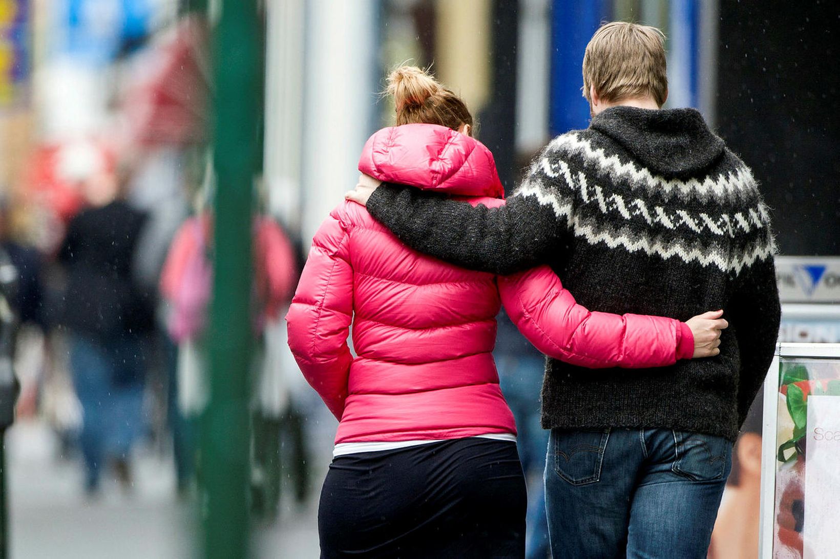 Íslensk lopapeysa þarf að vera handprjónuð á Íslandi svo hún …