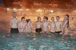 Women gath­ered for a top­less swim in Lau­gardal­slaug pool.