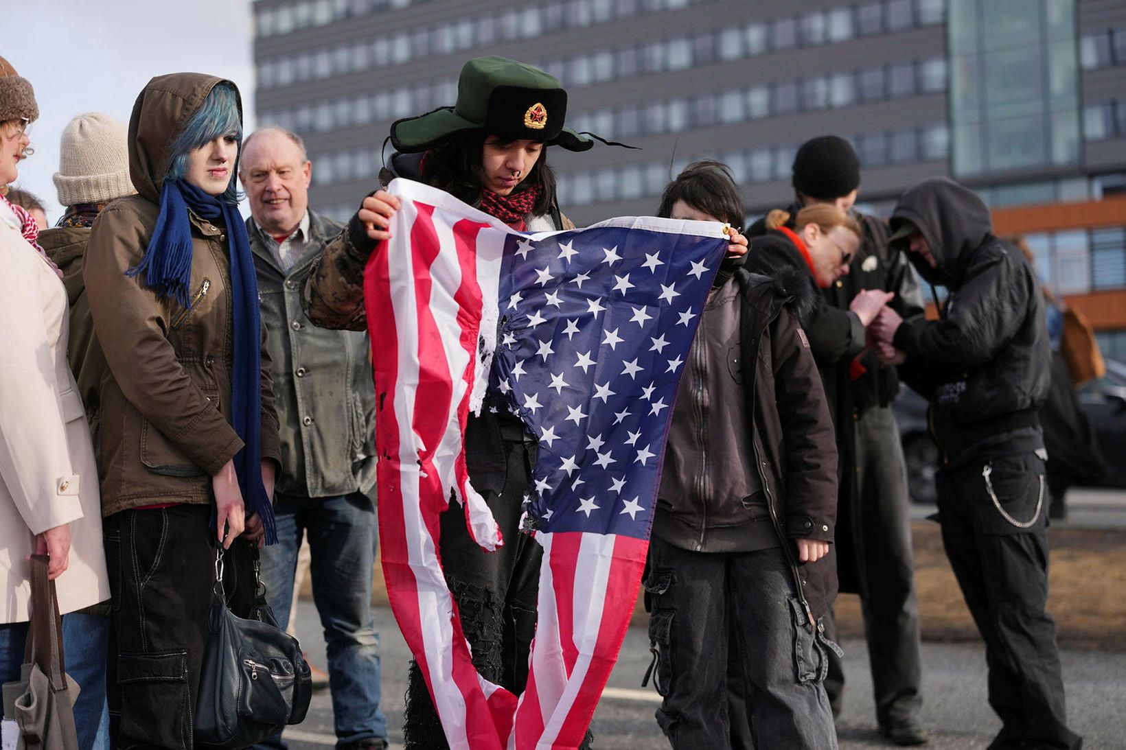 Myndir: Reyndu að kveikja í bandaríska fánanum