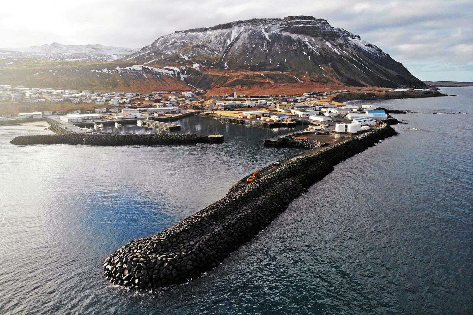 Hafnargarðurinn nýi í Ólafsvík.