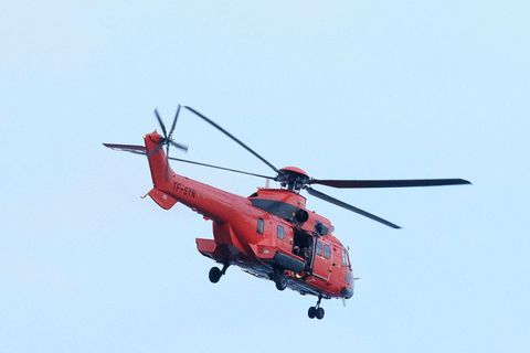 The Icelandic Coast Guard helicopter was called off, because a boat near the accident site rescued the crewmembers.