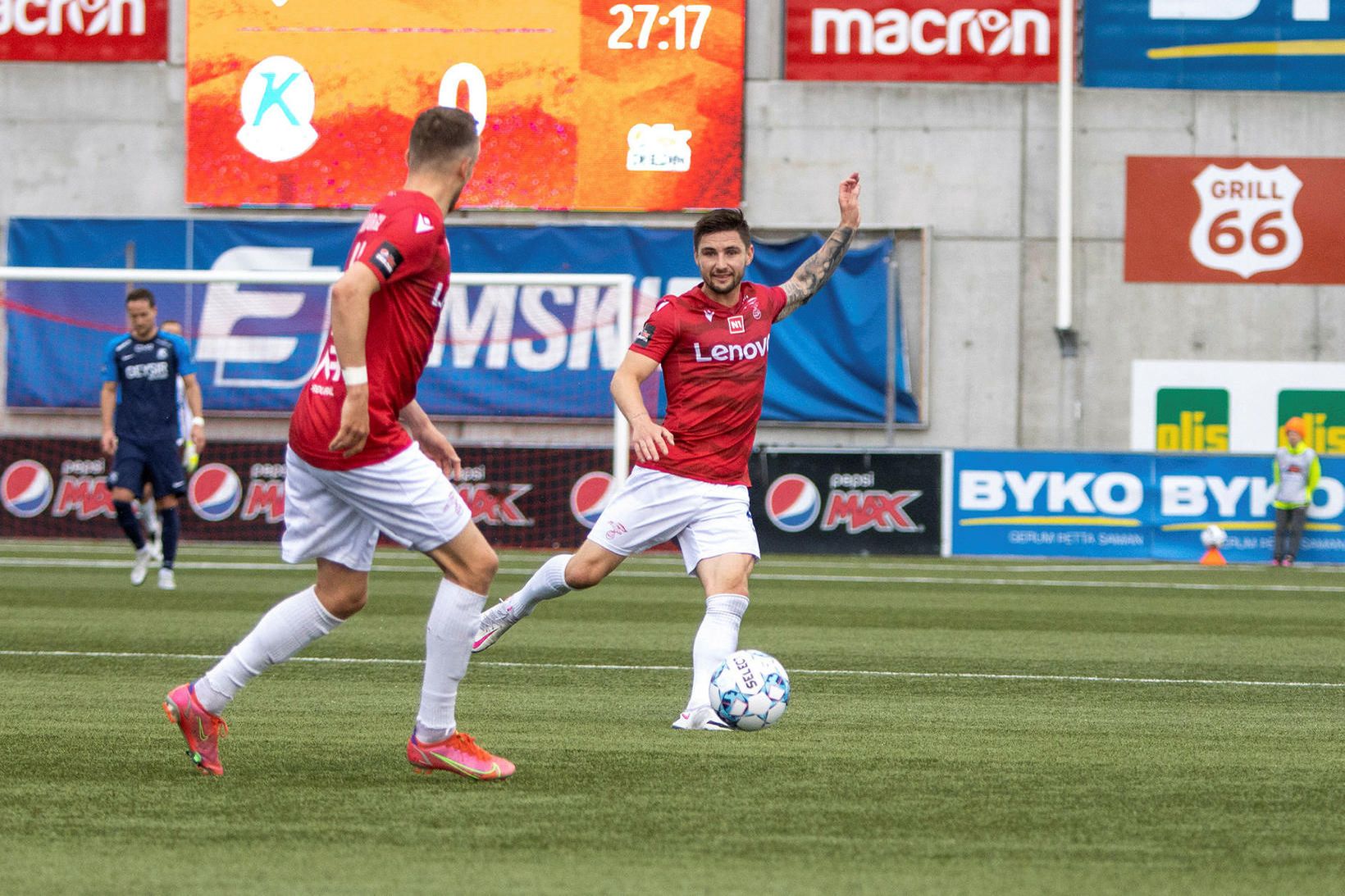 Kristinn Freyr Sigurðsson skoraði annað mark Vals í dag.