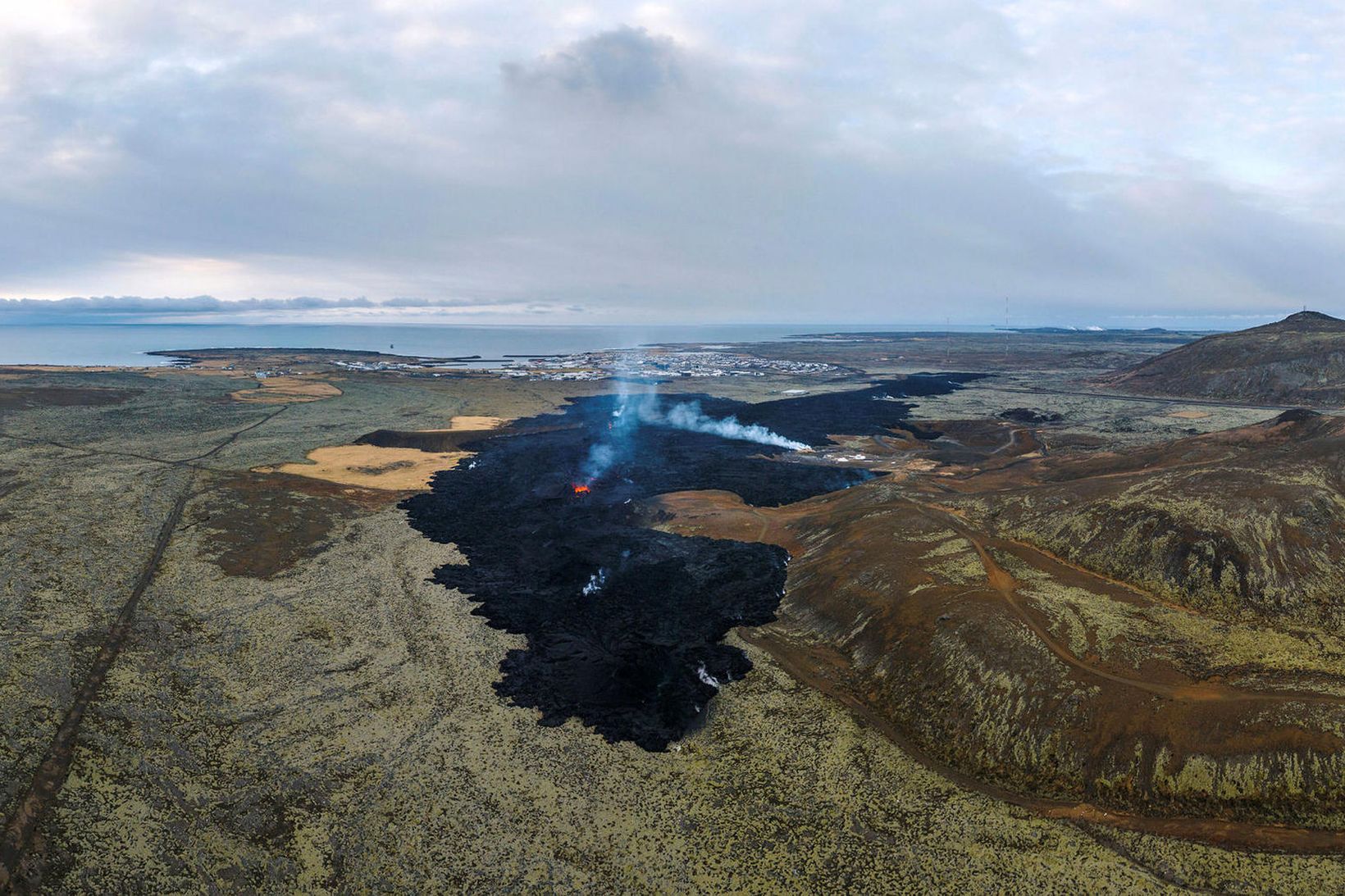 Mesta virknin er yfir miðjum kvikuganginum.