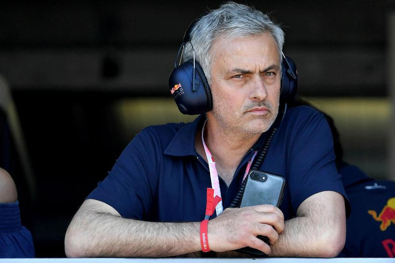 José Mourinho, knattspyrnustjóri Manchester United, er í leit að miðjumanni.
