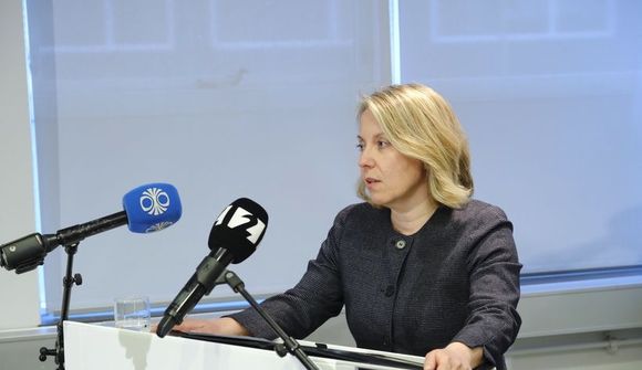 Dómsmálaráðherra stígur til hliðar