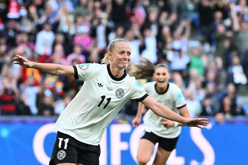 Lea Schüller kom Þýskalandi yfir.