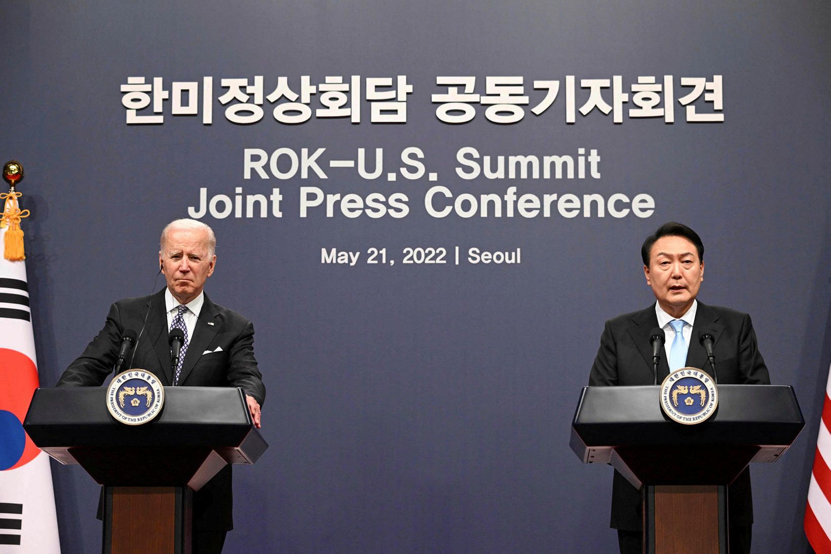 Joe Biden og Yoon Suk-yeol ræða við fjölmiðla í Seoul …