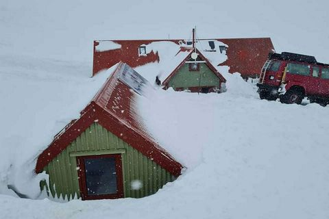 The mountain hut at Hrafntinnusker on Laugavegur.