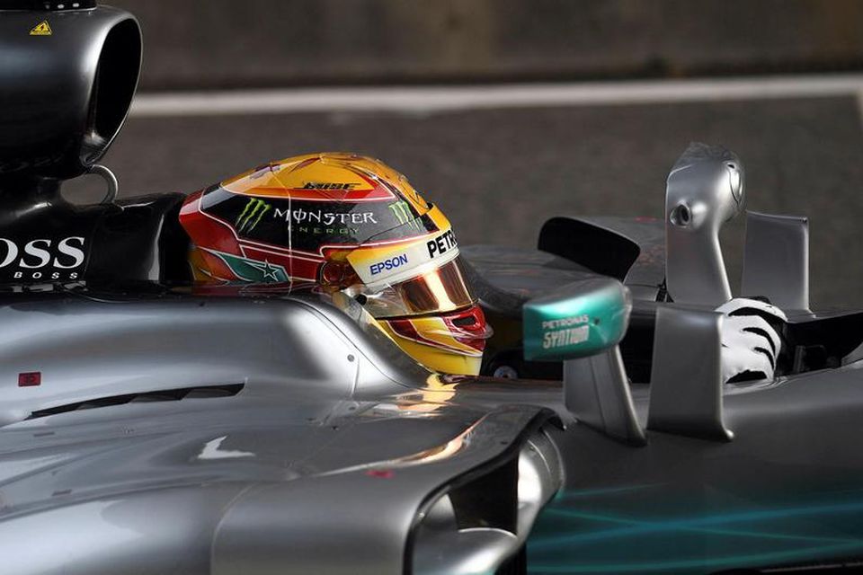 Lewis Hamilton klárar tímatökuna í Sjanghæ.
