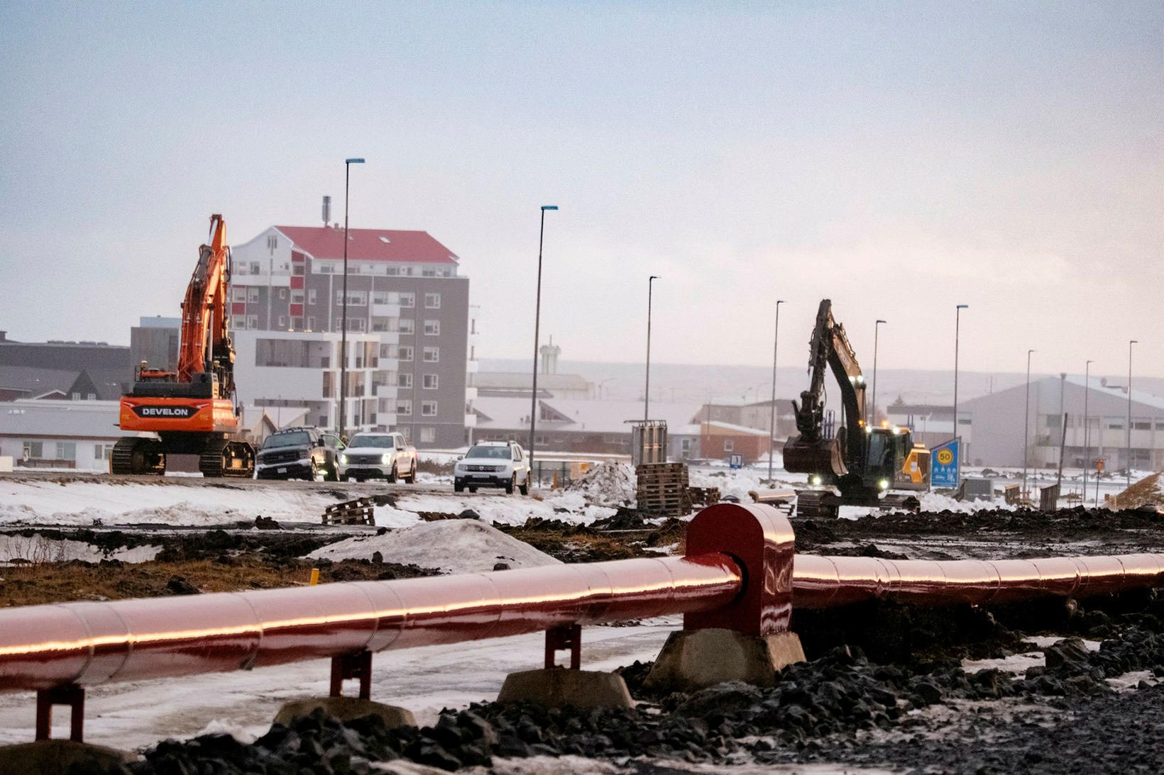 Vatni verður hleypt á Grindavík í fyrramálið.