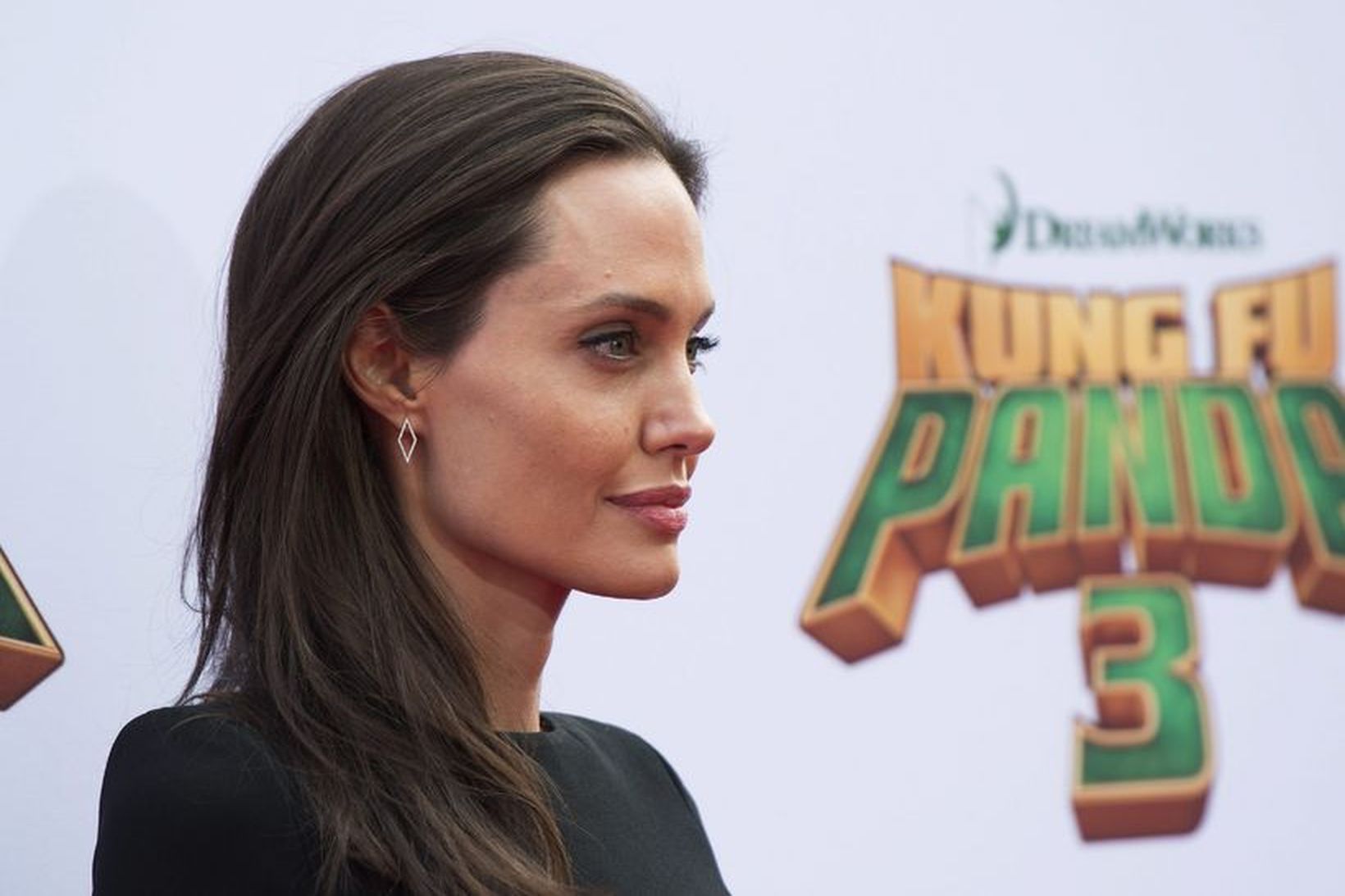 Angelina Jolie stillir sér upp fyrir frumsýningu Kung Fu Panda …