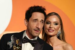 Óskarsverðlaunahafinn Adrien Brody og kærasta hans, tískuhönnuðurinn Georgina Chapman. Brody hefur þurft að svara fyrir …