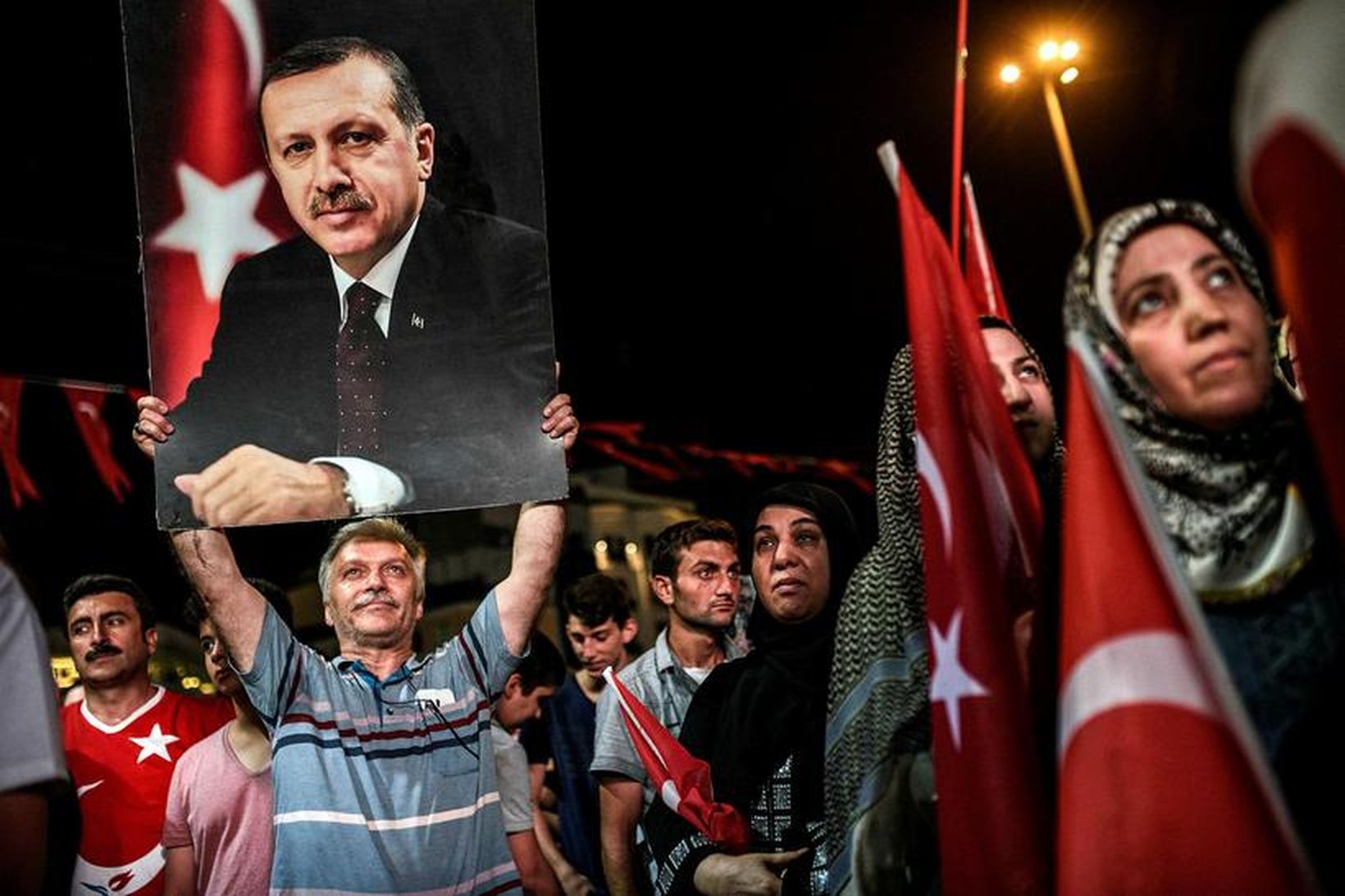 Stuðningsmenn Erdogan í Istanbul á föstudaginn, viku eftir valdaránstilraunina.