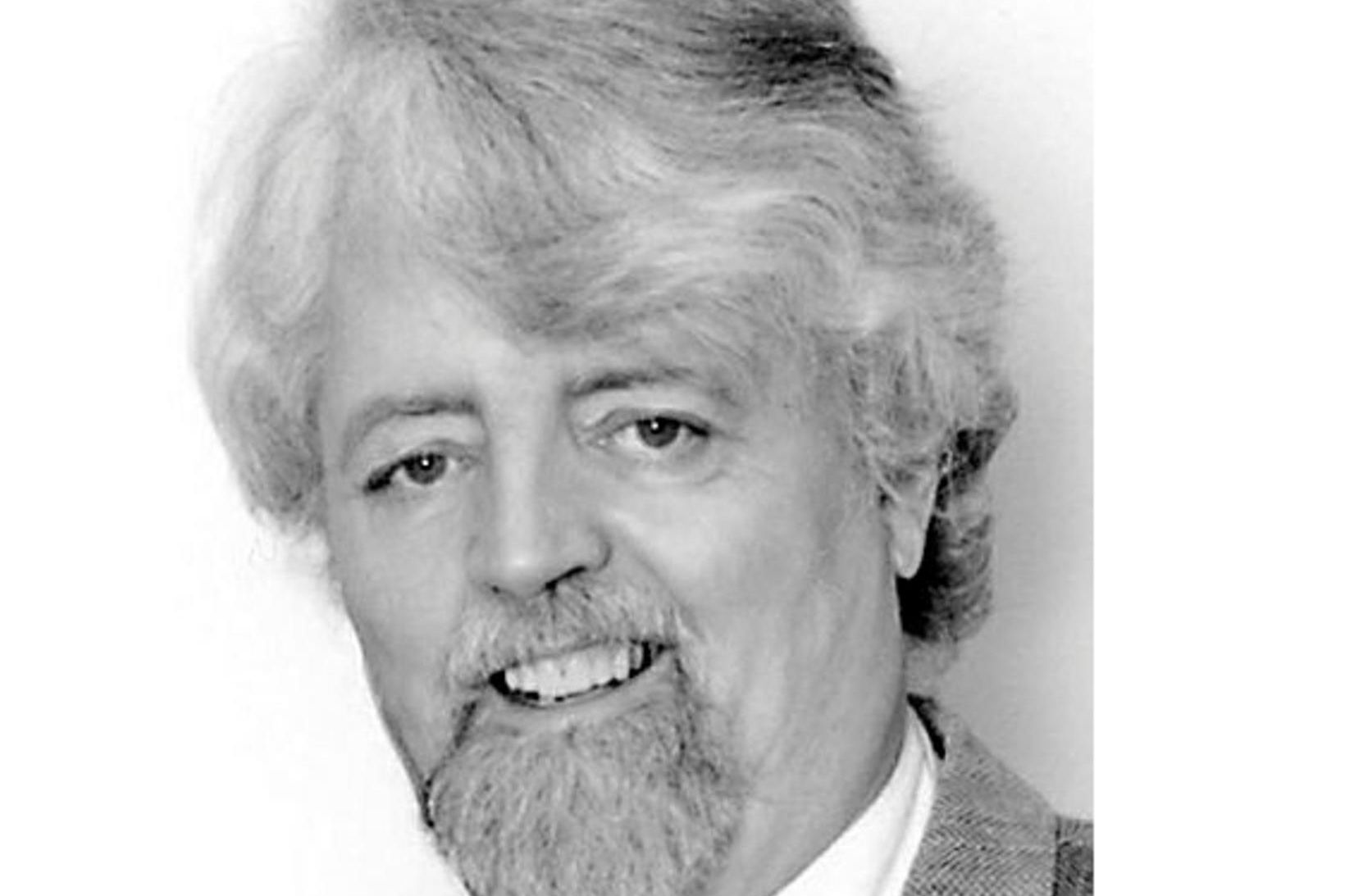 Andlát: Helgi Guðmundsson