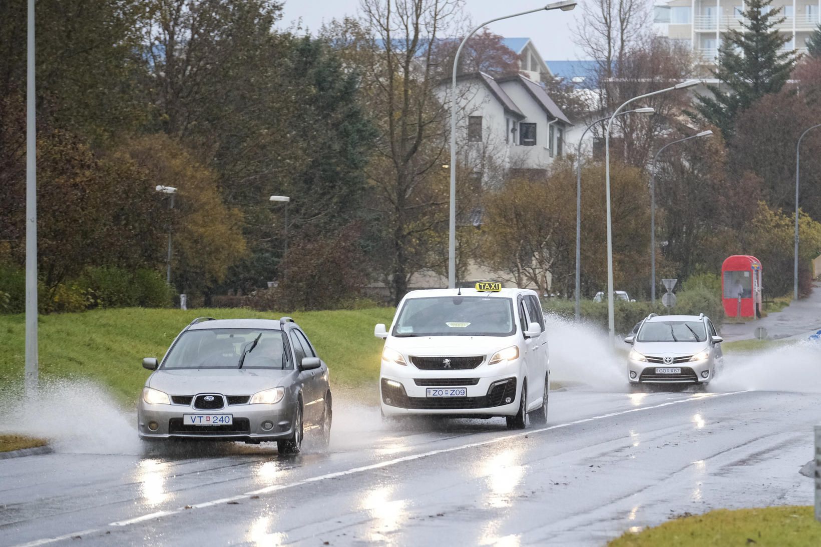 Væta verður á köflum í dag.