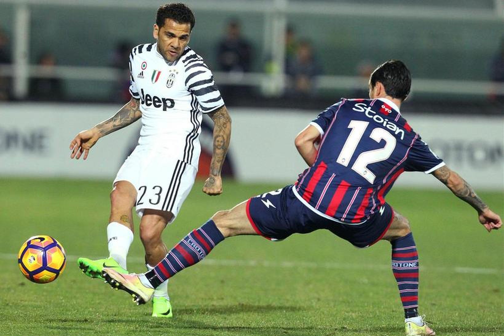 Dani Alves í leik með Juventus.