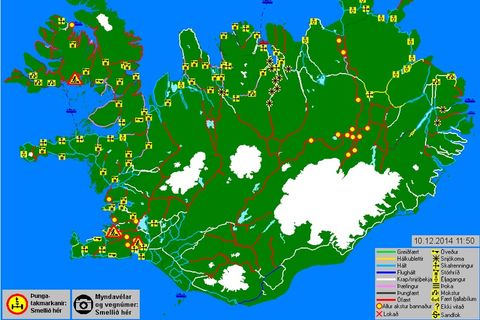 The roads in red are unpassable and the green ones are ok.