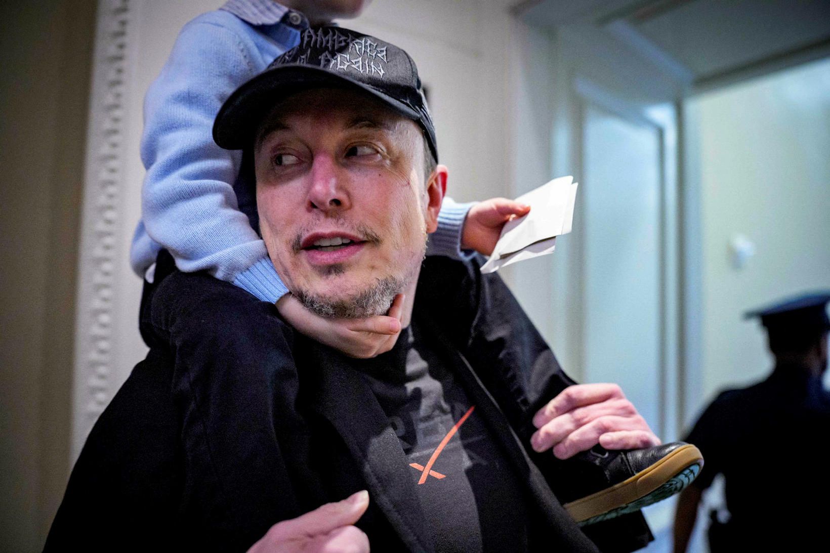 Notkun Grok gæti leitt til hagsmunaárekstra og ógnað gagnaöryggi. Elon …
