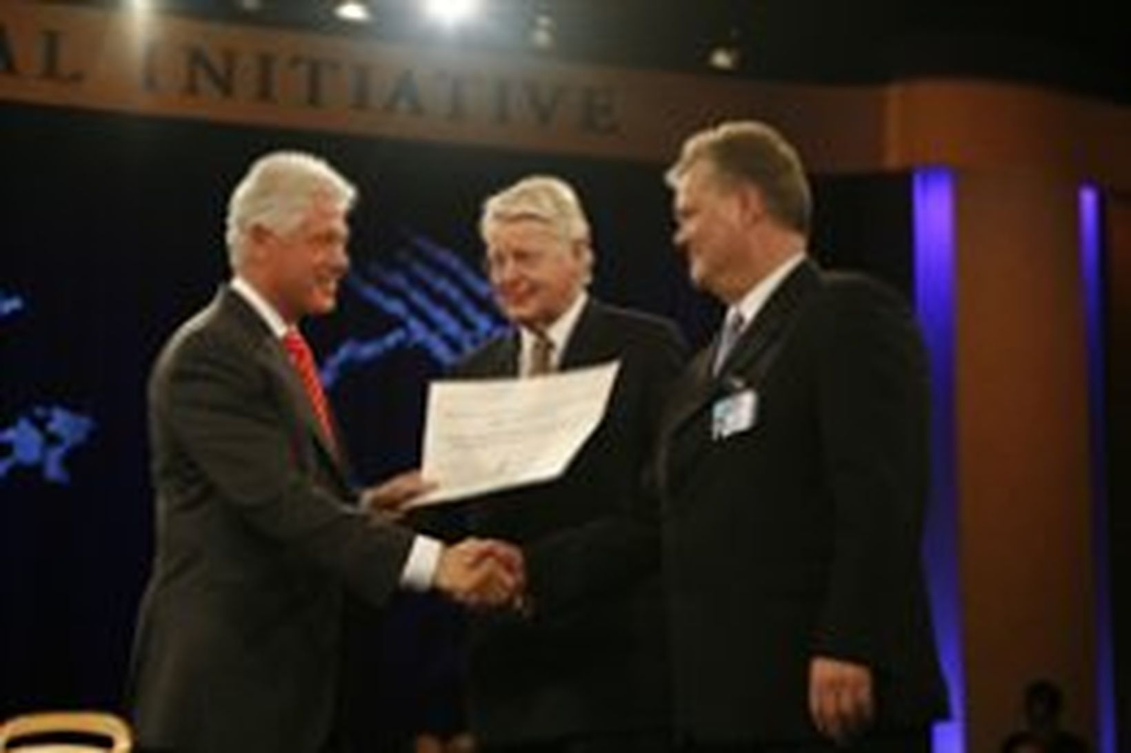 Bill Clinton, fyrrum Bandaríkjaforseti, Ólafur Ragnar Grímsson forseti Íslands, og …