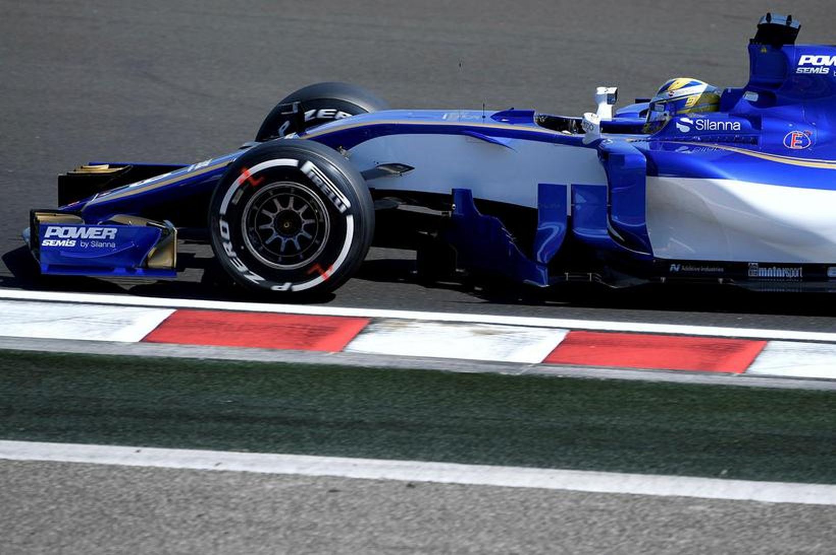 Sauber áfram með Ferrarivélar