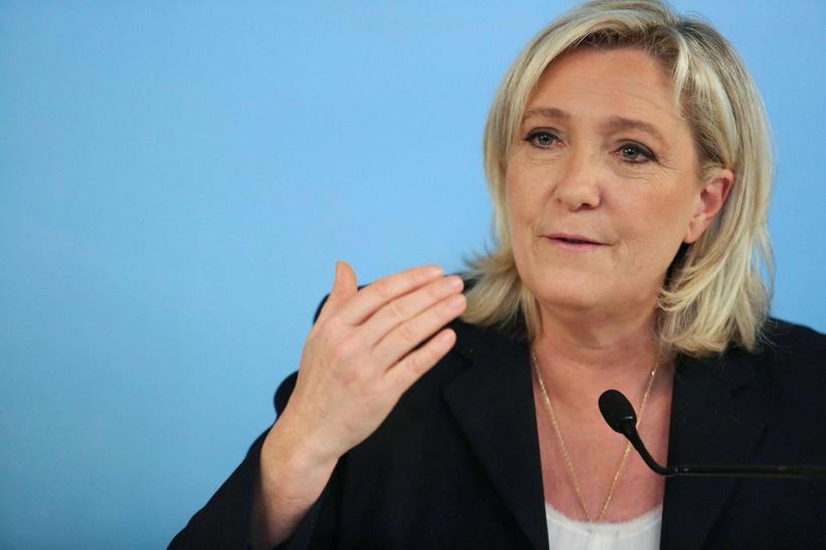 Marine Le Pen, formaður frönsku þjóðfylkingarinnar, vill þjóðaratkvæðagreiðslu fyrir Frakka.