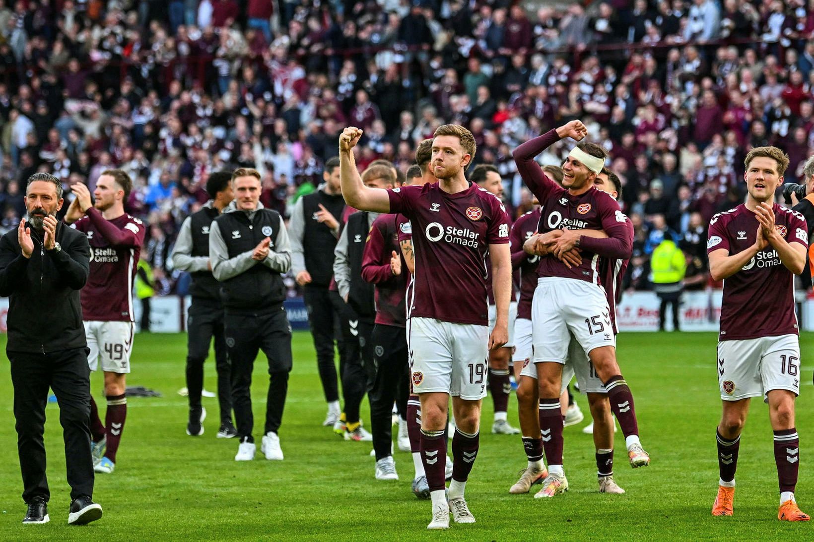 Stuðningsmenn réðust á leikmenn Hearts í fagnaðarlátunum