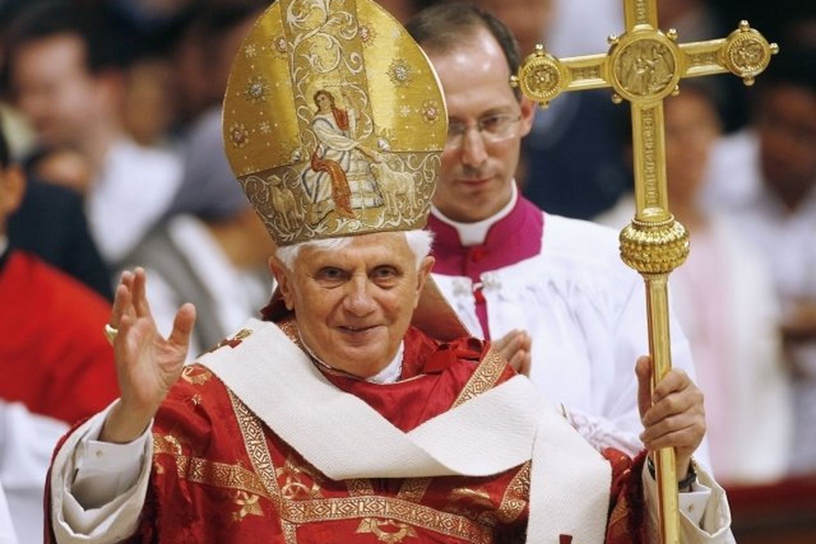 Benedict XVI páfi í St.Peters kirkjunni í Vatikaninu í dag.