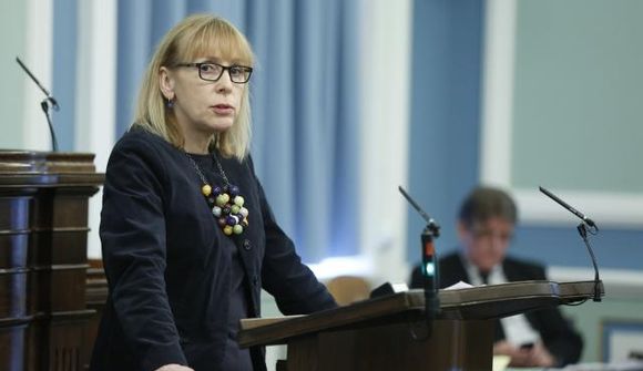Keyptu stuðning með loforðum um stjórnarskrá