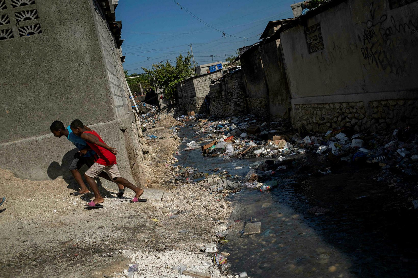 Glæpagengi hafa verið við stjórnvölin í fátækustu hverfum Port-au-Prince.