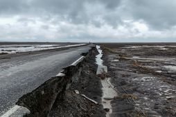 Vatn úr jökulhlaupinu lagði mikið álag á ljósleiðarastreng á svæðinu.