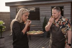 Sjöfn Þórðardóttir, umsjónarmaður Matarvefs mbl.is, og Árni Þorvarðarson, bakarameistari og sérfræðingur í pítsabakstri, taka smakk …