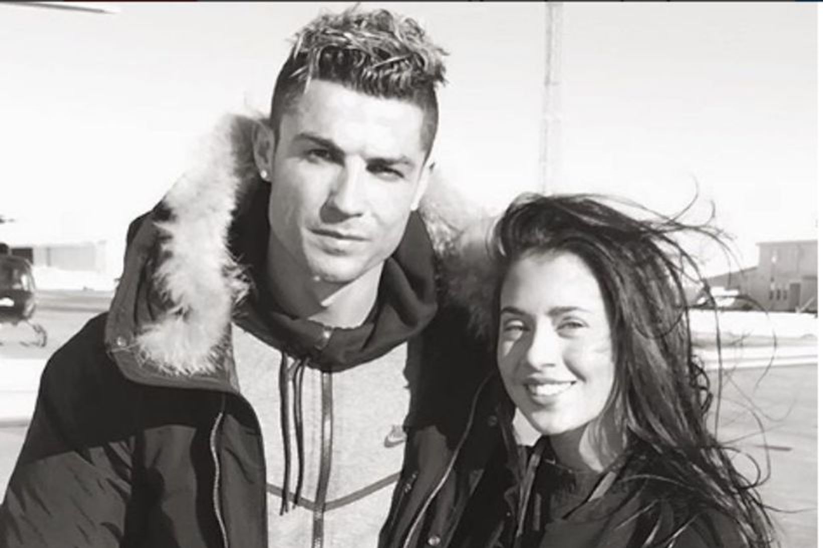 Ronaldo og Elizabeth Tinna, starfsmaður á Keflavíkurflugvelli, rétt áður en …