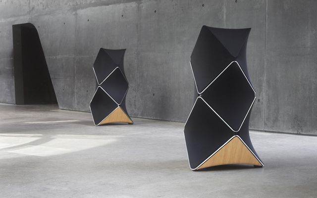 Beolab 90-hátalararnir, sem eru eitt flaggskip fyrirtækisins. Par af þeim kostar í Bandaríkjunum um 211.800 …