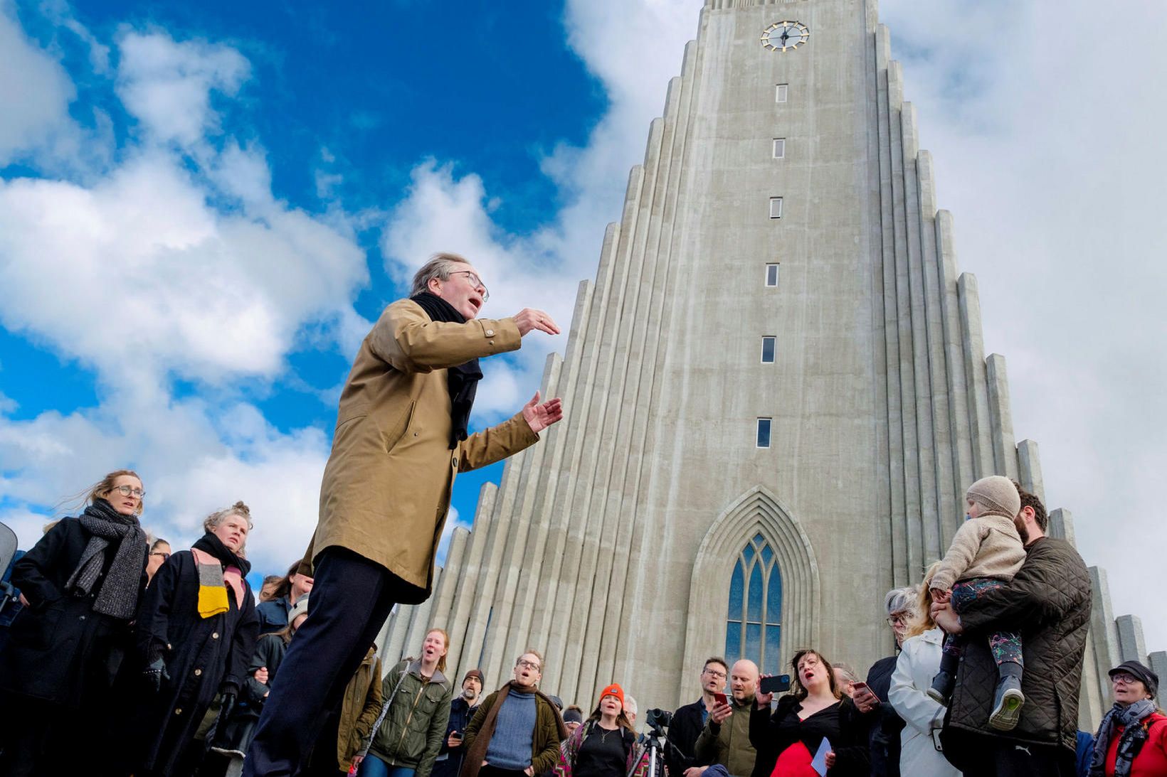 Mótettukórinn og stjórnandi hans, Hörður Áskelsson, kvöddu Hallgrímskirkju með söng …