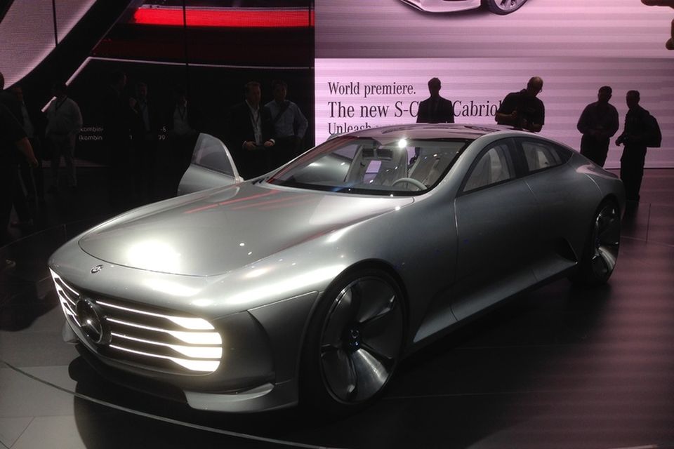 Hugmyndabíllinn Mercedes-Benz Concept IAA vakti mikla athygli enda breytir hann um lögun á ferð til …