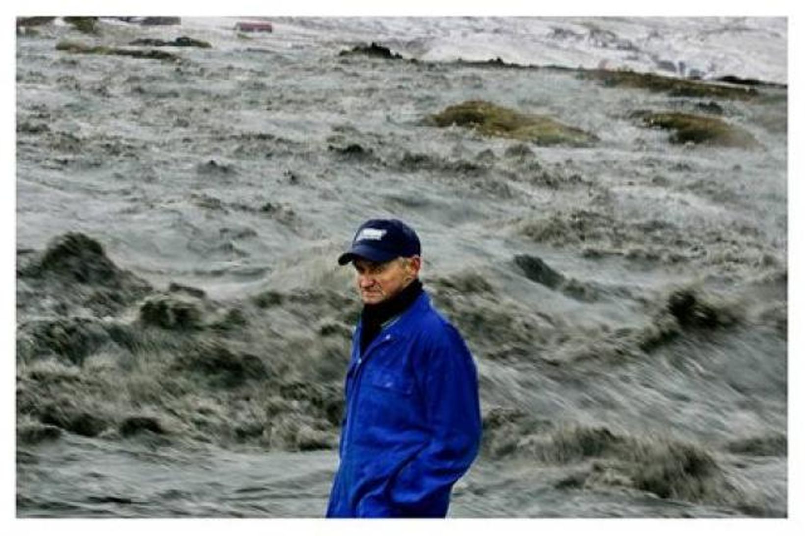 Oddsteinn Kristjánsson, bóndi í Hvammi, við eitt af fyrri Skaftárhlaupum.