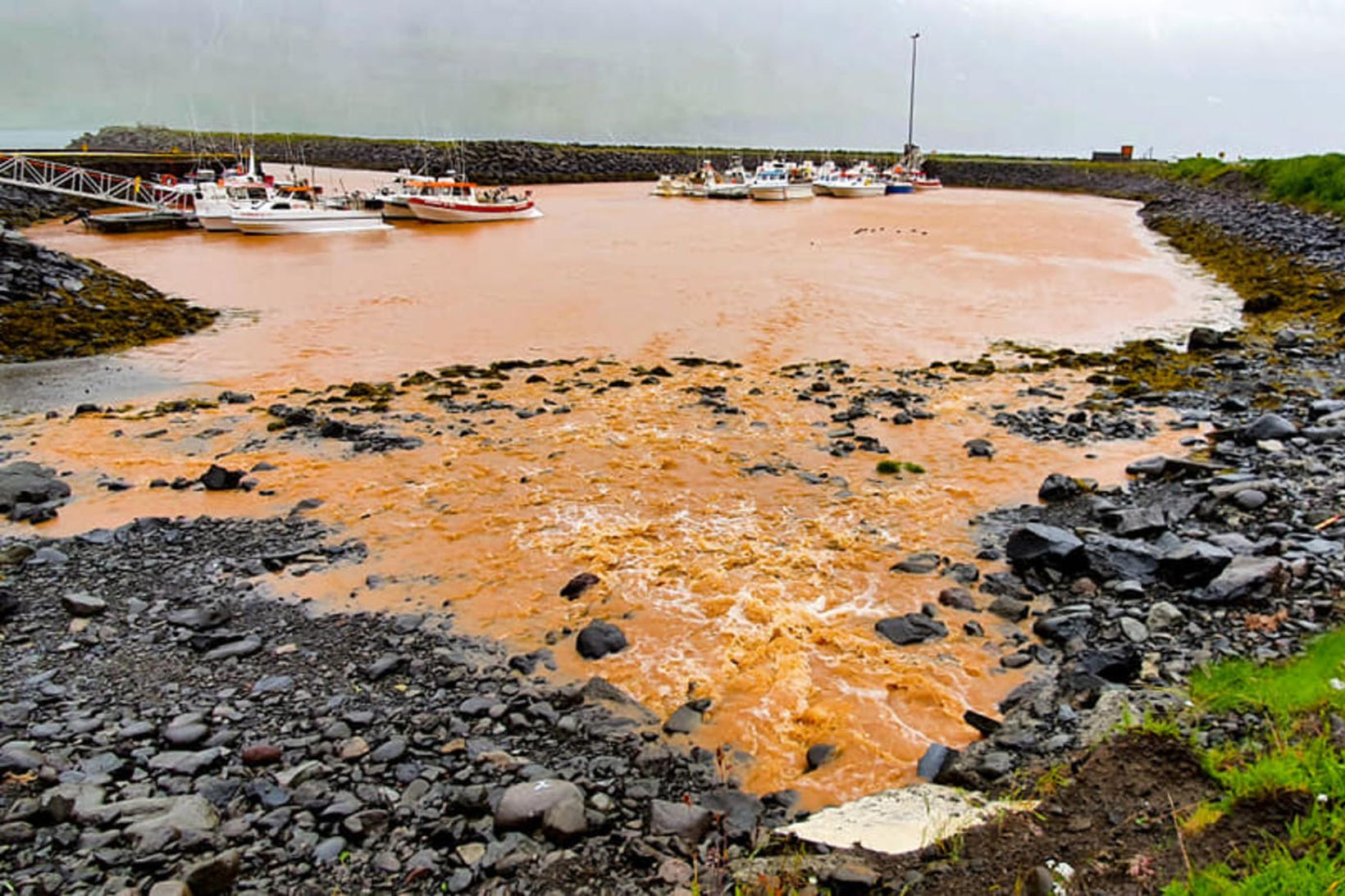 Þrátt fyrir að mikið vatn sé í þorpinu virðist þó …